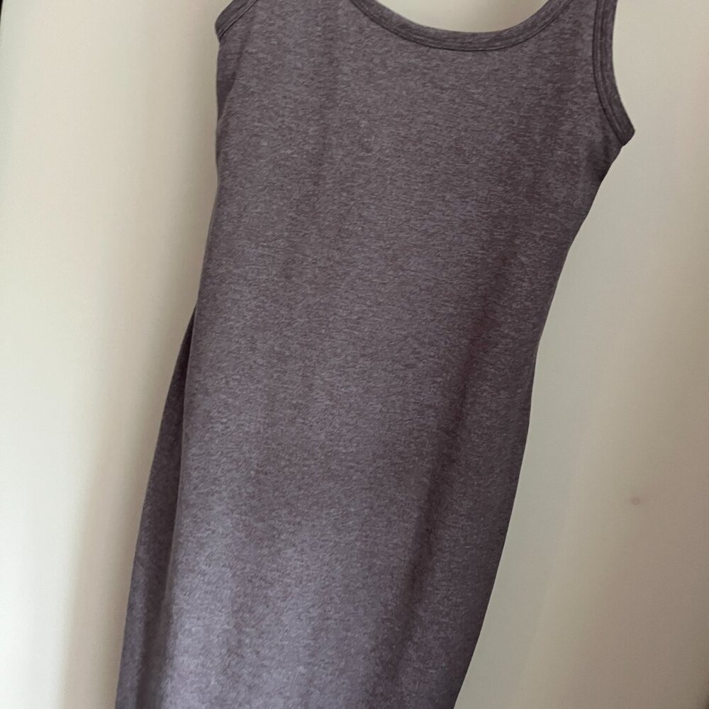 Vuori Essential Dress in Sawyer Heather.